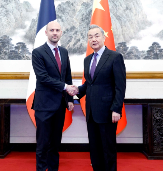 China, France oppose 'decoupling and breaking the chain'