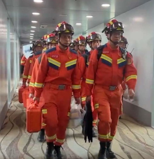 Chinese rescuers arrive in Yangon for quake relief efforts
