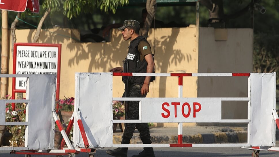 Pakistan hits back after India tightens measures over Kashmir attack