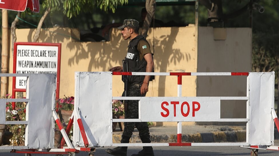 Pakistan hits back after India tightens measures over Kashmir attack