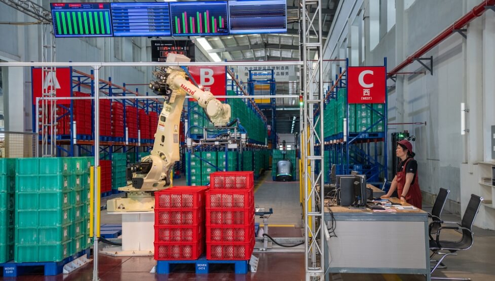China's economy shows stable growth in April