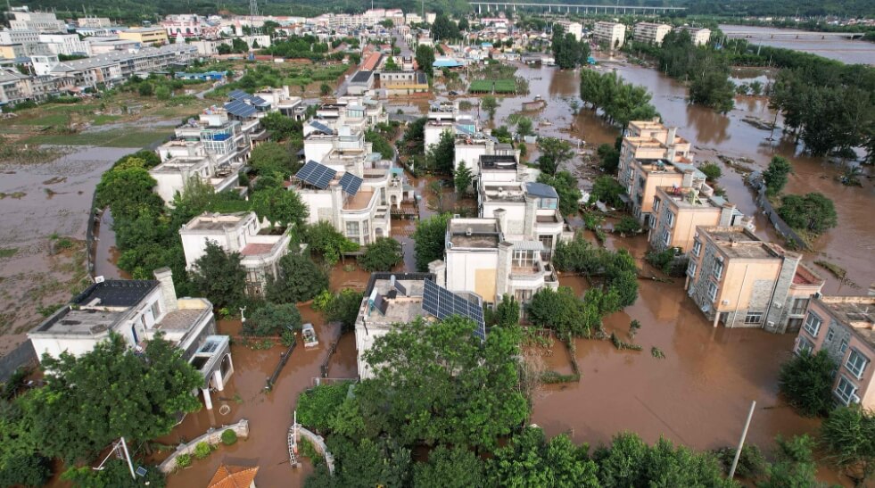 President Xi Jinping urges all-out efforts to safeguard people's lives amid floods