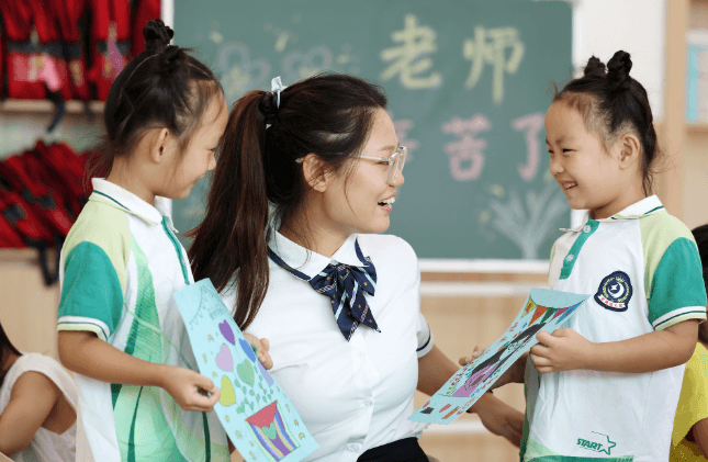 President Xi extends Teachers' Day greetings, urges nurturing capable youth for socialist cause
